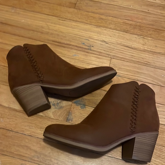 Mia boots - Picture 1 of 4